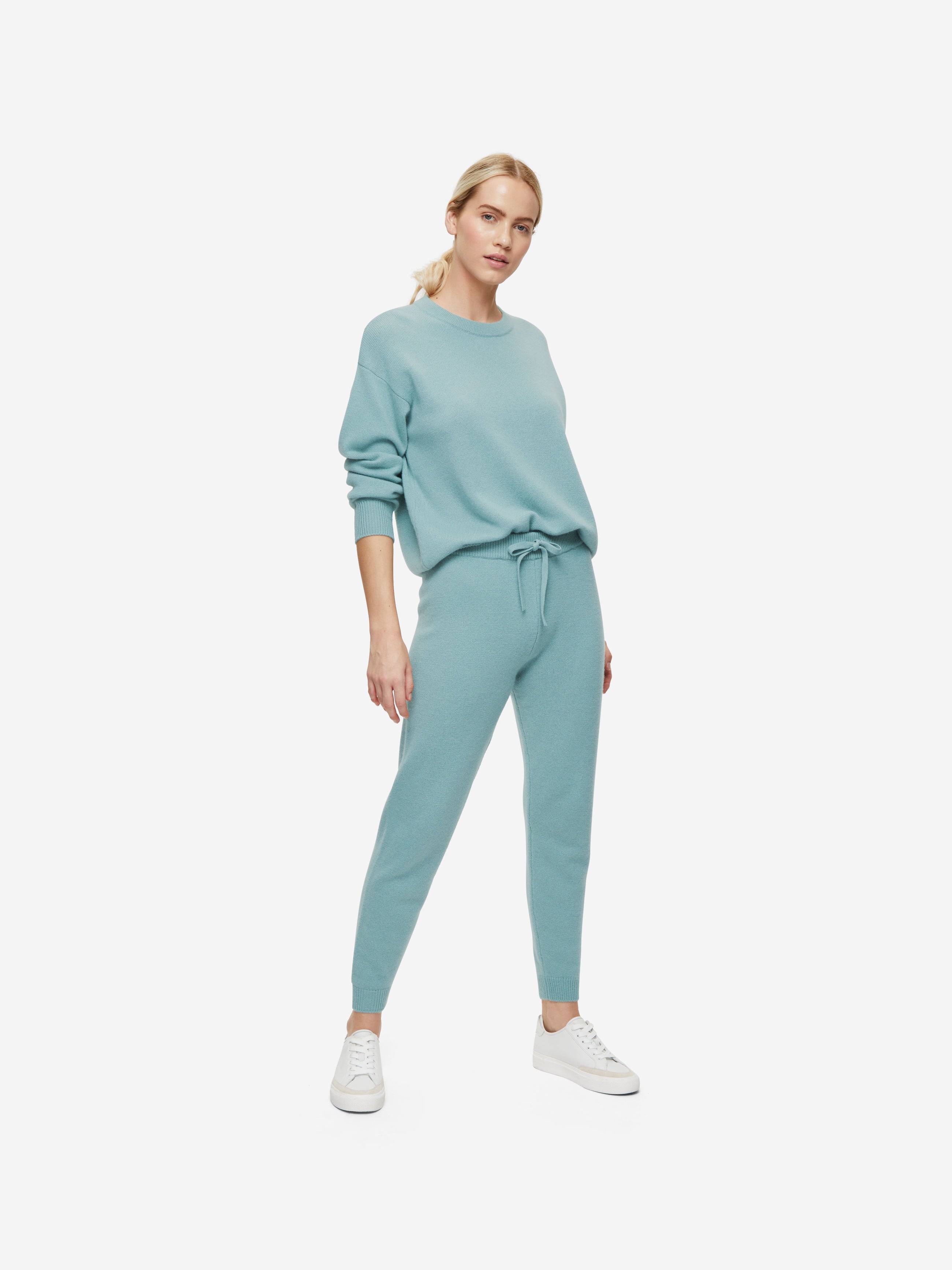 https://www.derek-rose.com/cdn/shop/products/womens-track-pants-daphne-11-cashmere-seafoam-green-front_2600x.jpg?v=1670328904